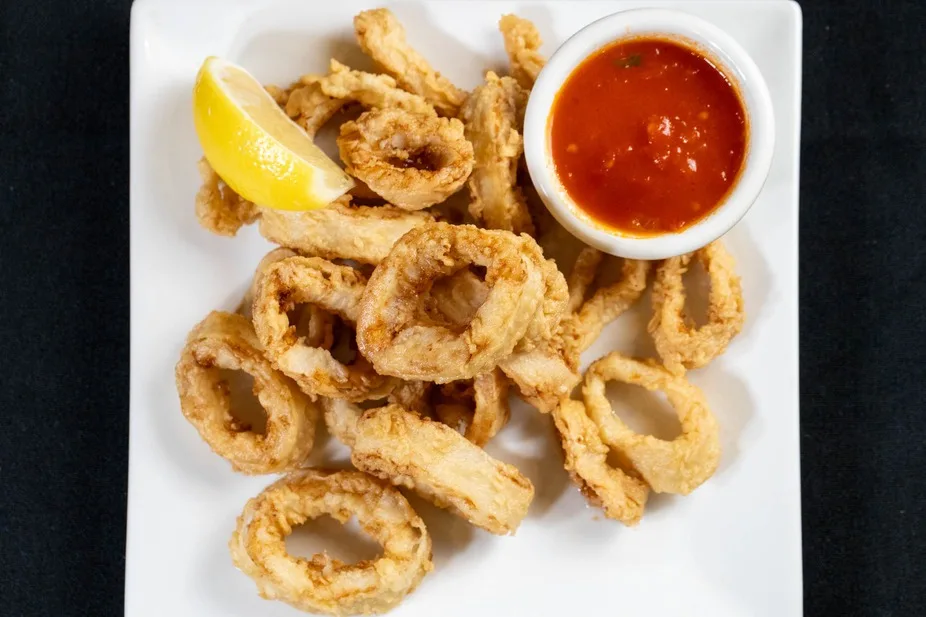 Fried calamari with marinara