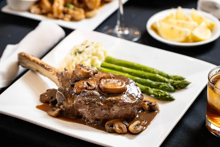 Filet mignon with asparagus