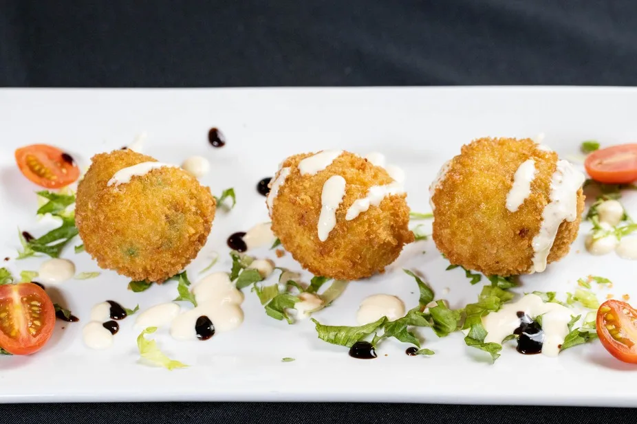 Crispy risotto balls with aioli